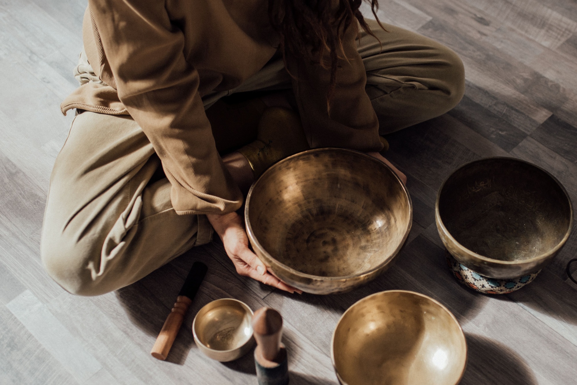A calming sound healing session with singing bowls for nervous system regulation