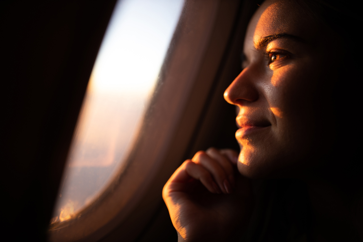 A quiet view out over the airfield through a departure window